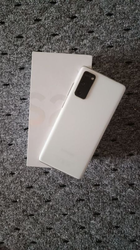 Samsung s20fe radnoy holati yaxshi 8/128 Samsung s20fe radnoy holati yaxshi 8/128