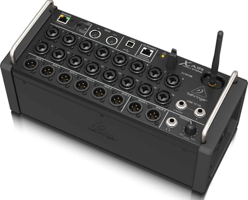 Цифровой микшер Behringer XR18