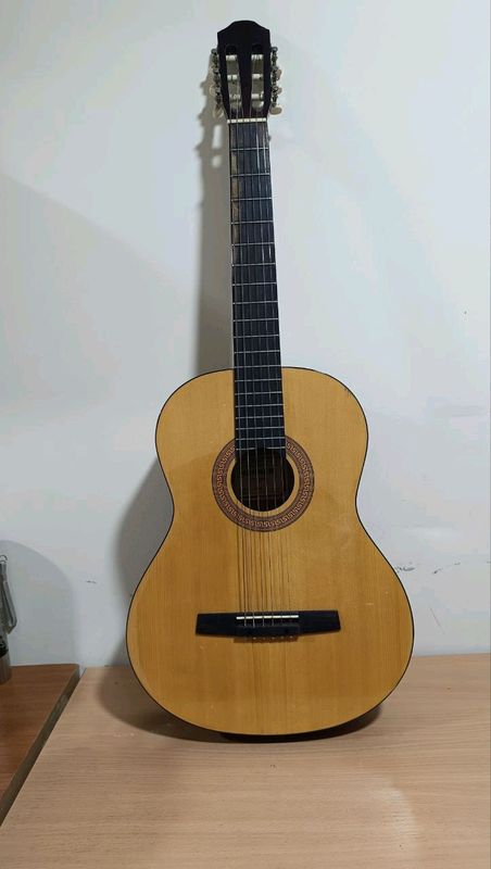 HOHNER Klassik Gitara–Sotuvda.