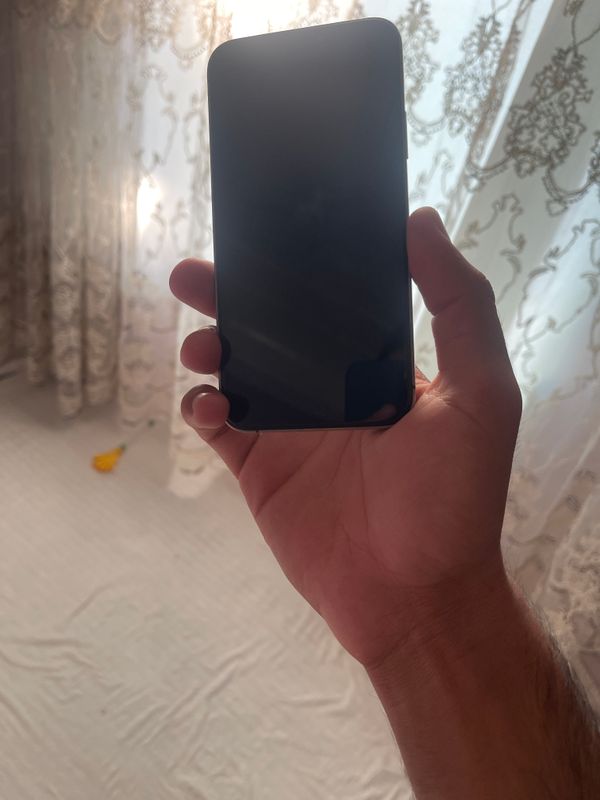 Iphone xs korpis 15pro lekin aybi juda kop