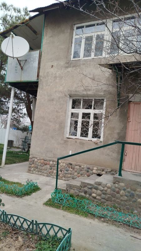 Дом 2 этажа на участке 8 соток Дом 2 этажа на участке 8 соток
