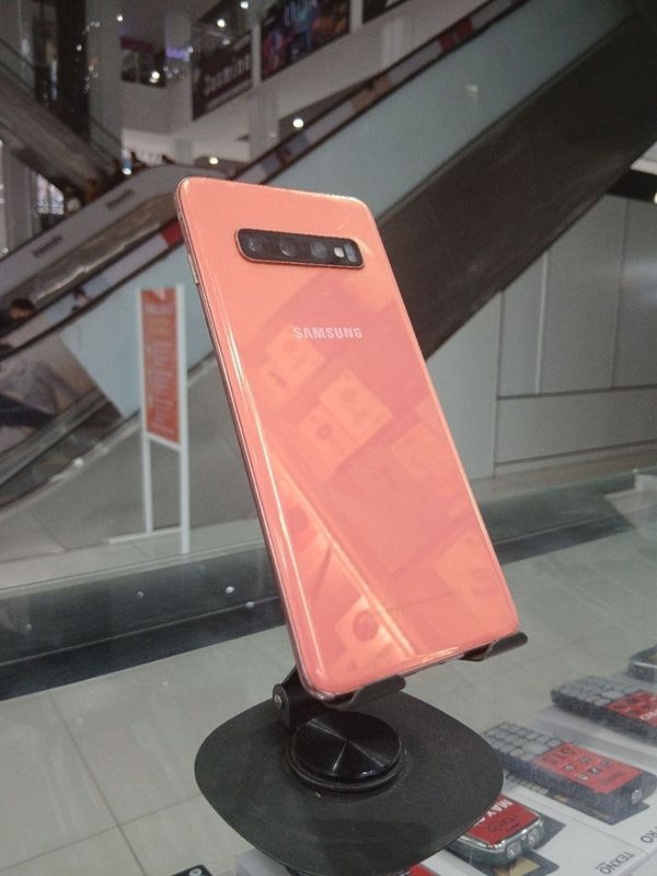 Samsung s10 8/128