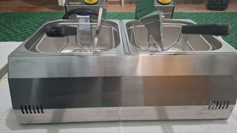 Tostr,fritoz,mikrovalnovka,gamburg aparat (2 dona)