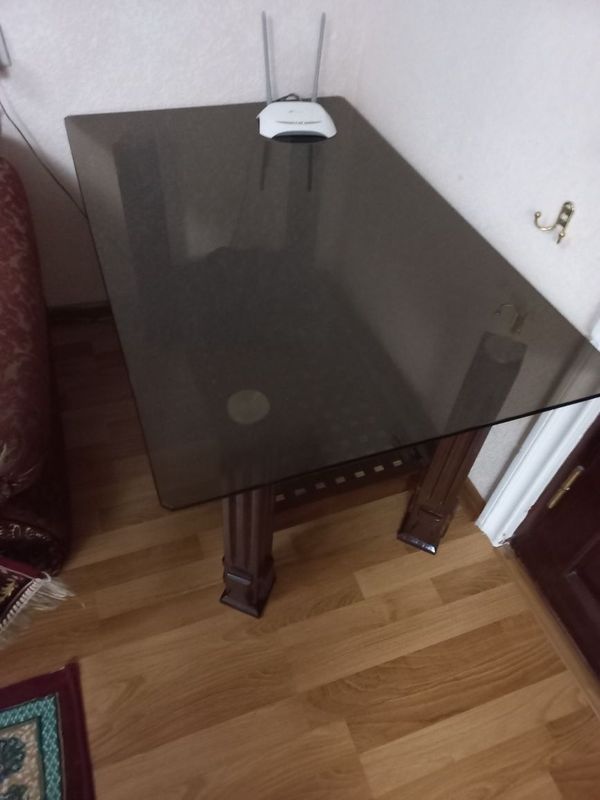 Продаю журнальный стол Продаю журнальный стол