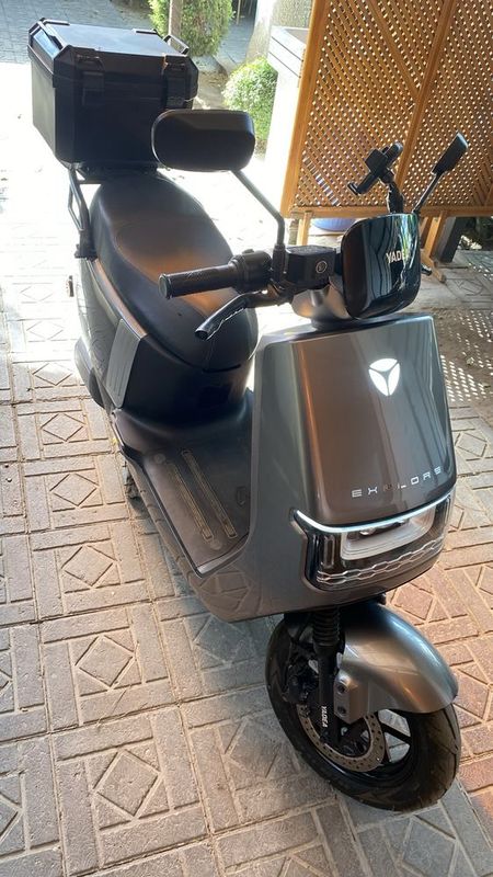 yadea e10 epoc N1 скутер 100км бир зарядда yadea e10 epoc N1 скутер 100км бир зарядда