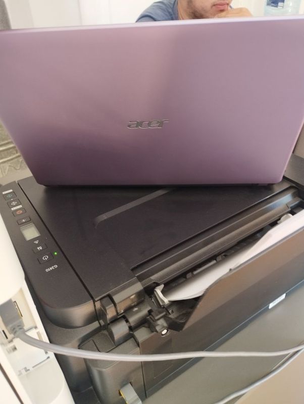 Noutbuk acer ishlashi zor Noutbuk acer ishlashi zor