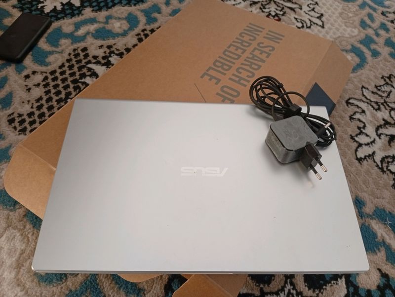 Asus Vivobook 256/4