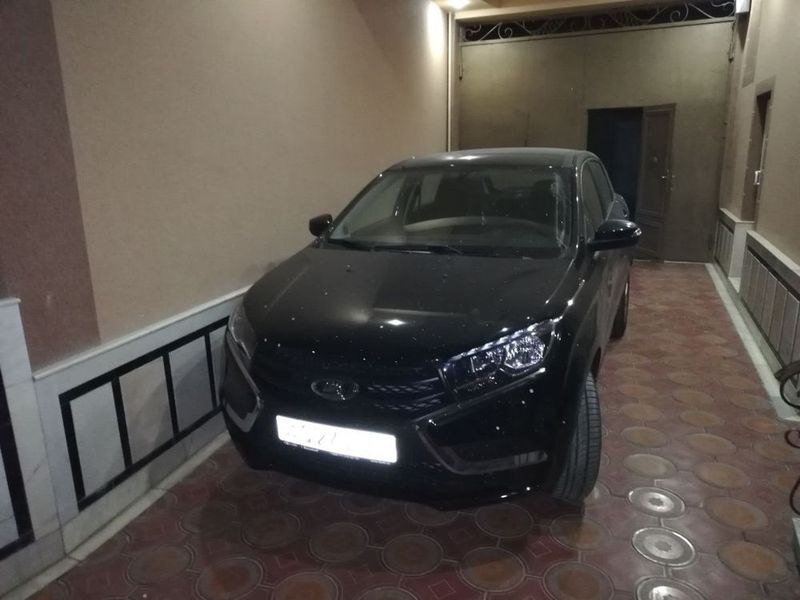 LADA XRAY черный цвет LADA XRAY черный цвет