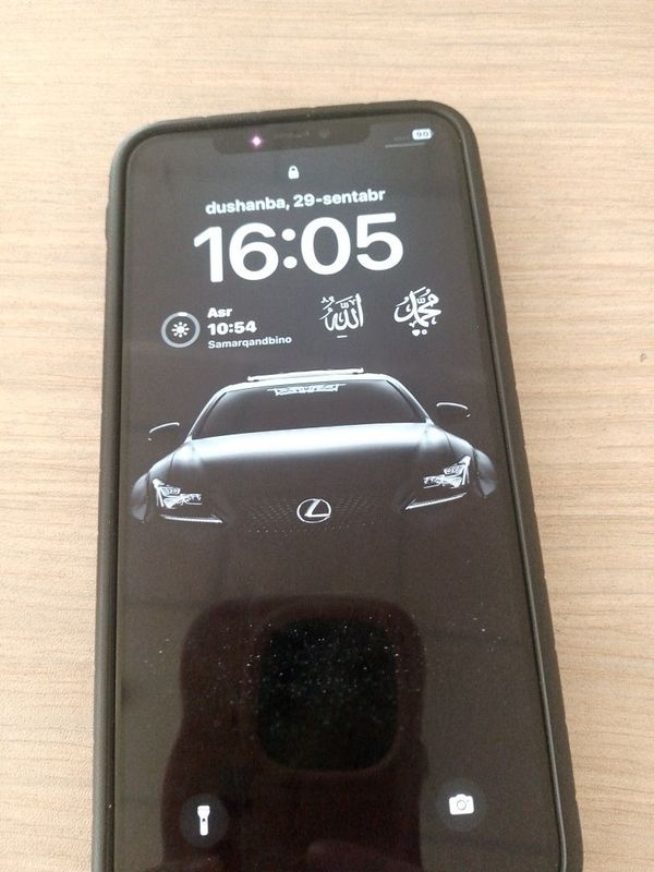 Iphone 11 imni sotaman. Icloud bor. Karobkasi yoq lekin. Ishlashi yaxs