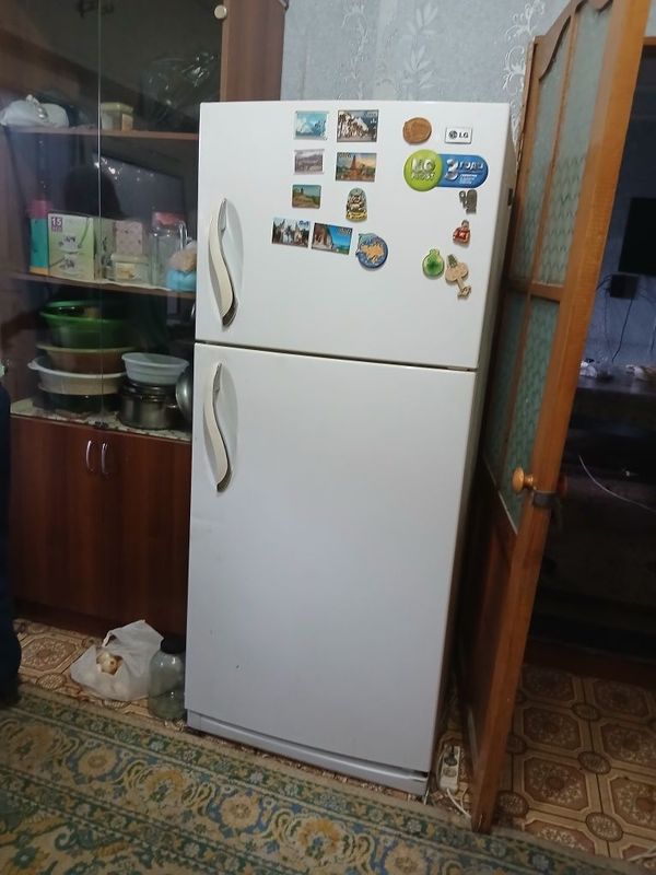 Продается свой LG холодильник. Продается свой LG холодильник.