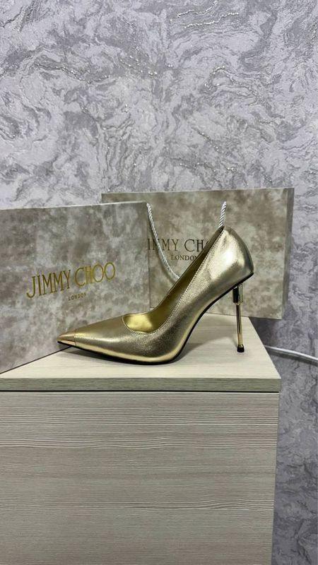 Продается женский туфли JIMMY CHOO 38 размер