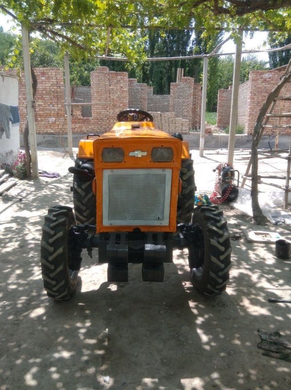 Mini traktor sotiladi