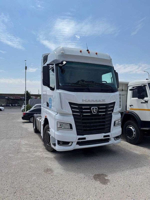 KAMAZ tyagach nalichida howa shacman faw KAMAZ tyagach nalichida howa shacman faw