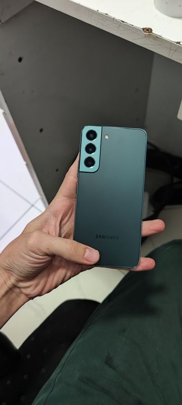 Samsung S22. Nok