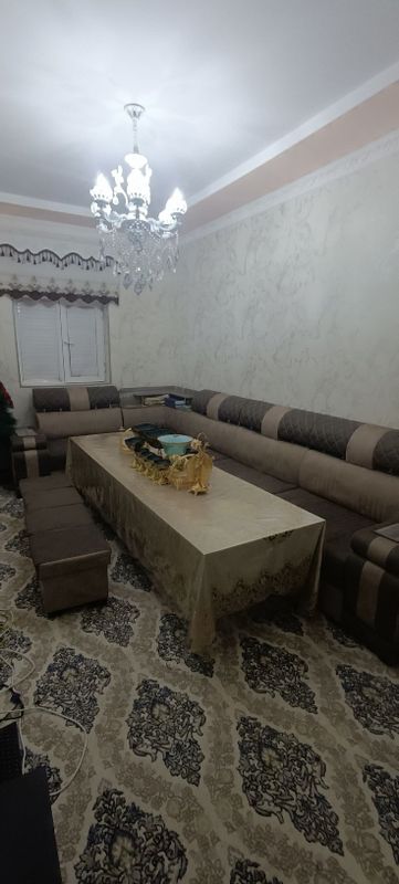 Уголок сотилади. Уголок сотилади.