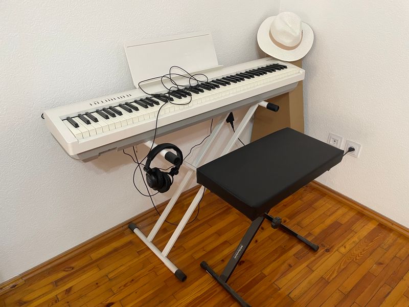 Цифровое пианино Roland FP-30X, в комплекте. Цифровое пианино Roland FP-30X, в комплекте.
