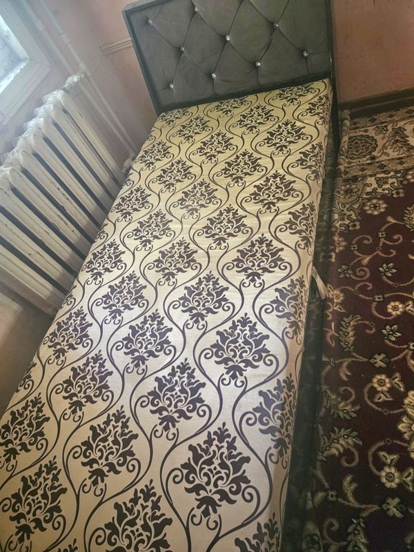 Divan kravat sotiladi Divan kravat sotiladi