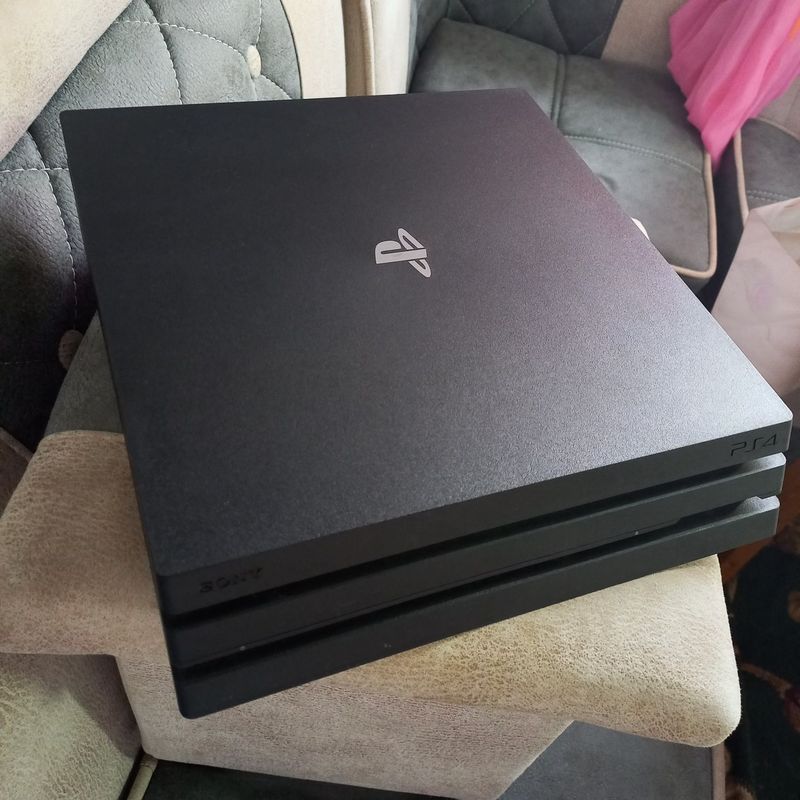 Playstation 4pro 1tb с играми Playstation 4pro 1tb с играми