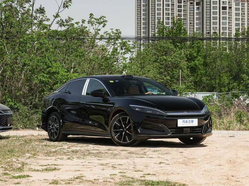 BYD Han L 2025 Qora va Oq BYD Han L 2025 Qora va Oq
