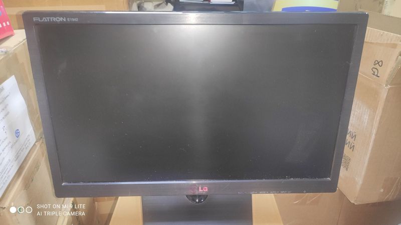 Монитор LG 19 дюм let Монитор LG 19 дюм let