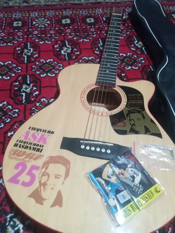 Gitara acustik :caravan music firma