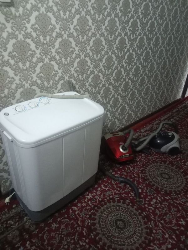 Продам стиральную и 2 пылесоса Продам стиральную и 2 пылесоса