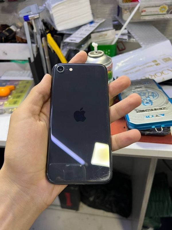 iPhone SE2020. 4/128GB Black