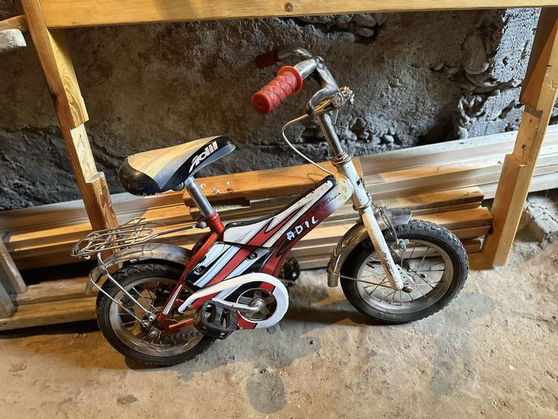 Bolalar velosiped sotiladi xolati yaxshi Bolalar velosiped sotiladi xolati yaxshi