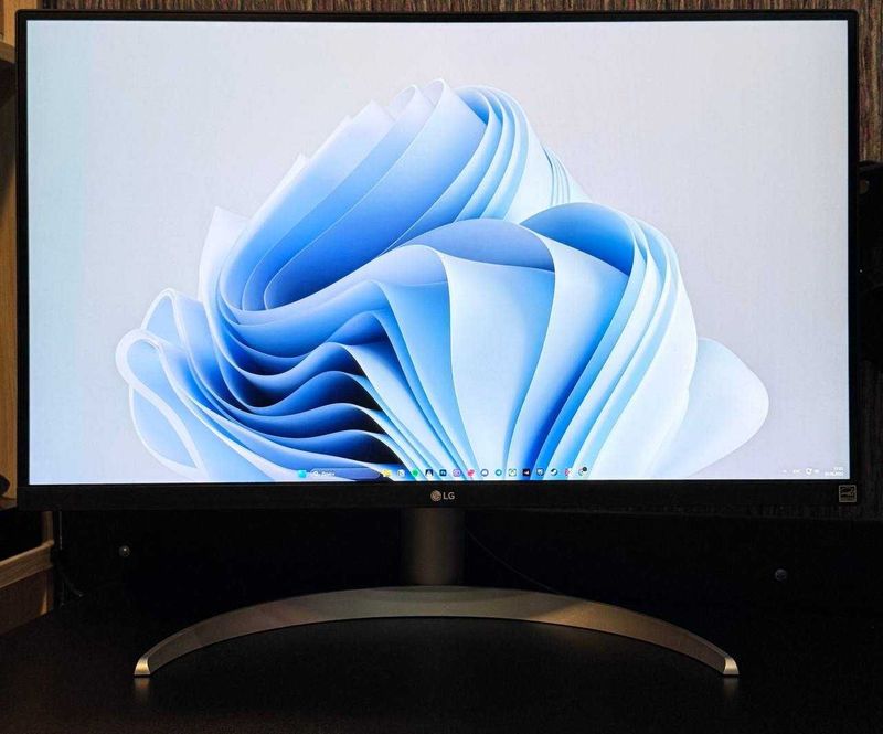 Монитор LG 27UP850-W 4K UHD IPS Монитор LG 27UP850-W 4K UHD IPS