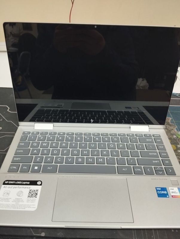 HP envy x360 i5-1335U 8/512