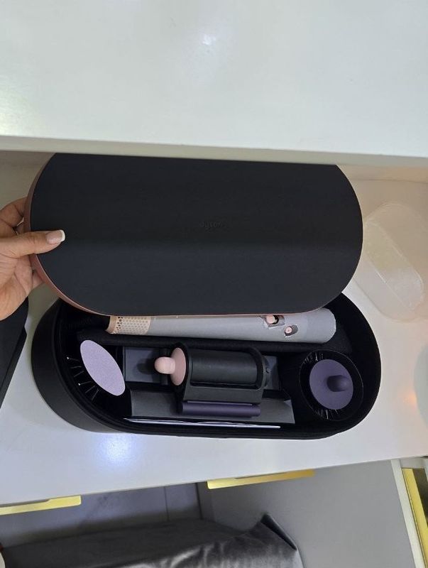 Стайлер - фен Dyson с Америки - новый срочно продаю Стайлер - фен Dyson с Америки - новый срочно продаю