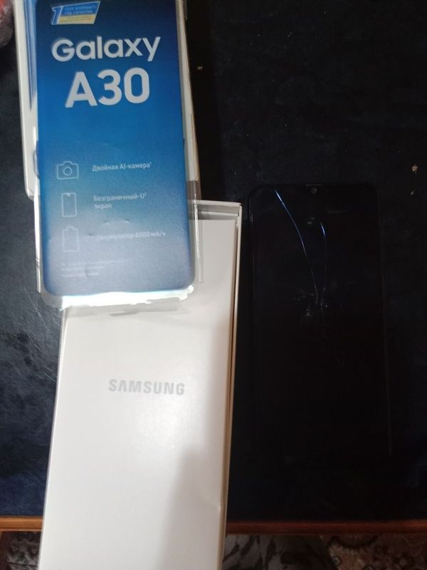 Продам Самсунг А30