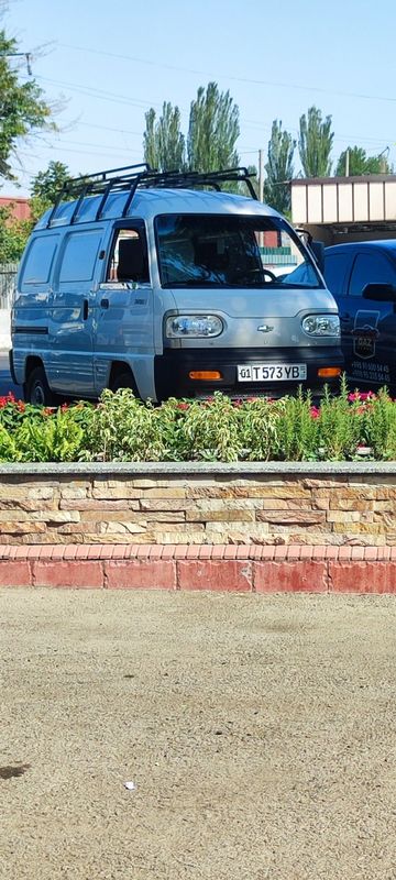 Van Damas sotiladi Van Damas sotiladi