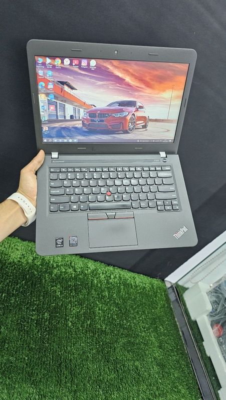 Lenovo Ишлаганда тез ишлаб кутариб юрганда енгилгина Thinkpad