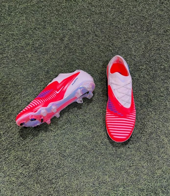Футбольные бутсы Nike Phantom 6 Футбольные бутсы Nike Phantom 6