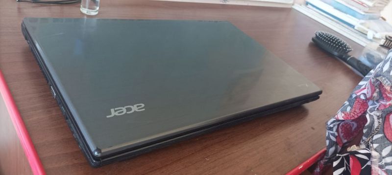 Продаётся ноутбук Acer цену договоримся