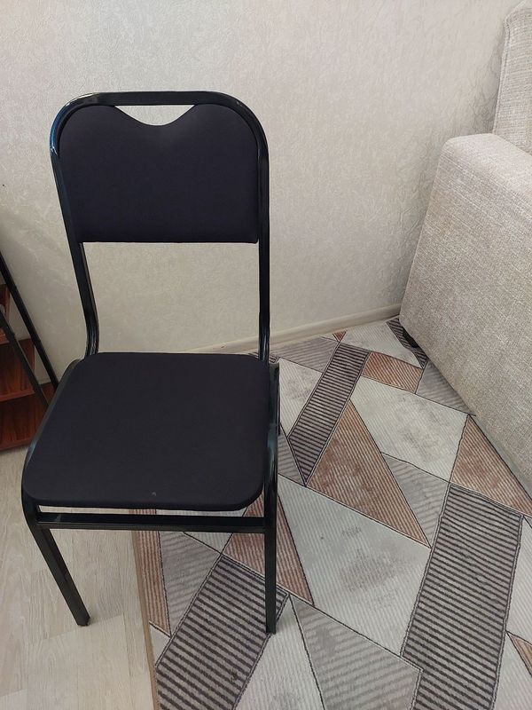 Metaldan ishlangan stul qora rangli Metaldan ishlangan stul qora rangli