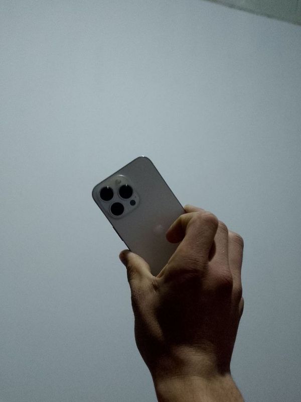 Iphone 13 pro rangi oq hammajoyi ishlidi 100% turton faceid ishlidi Iphone 13 pro rangi oq hammajoyi ishlidi 100% turton faceid ishlidi