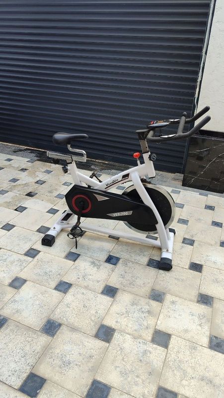Продам профессиональный вело тренажер Spinning Bike. До 180 кг Продам профессиональный вело тренажер Spinning Bike. До 180 кг