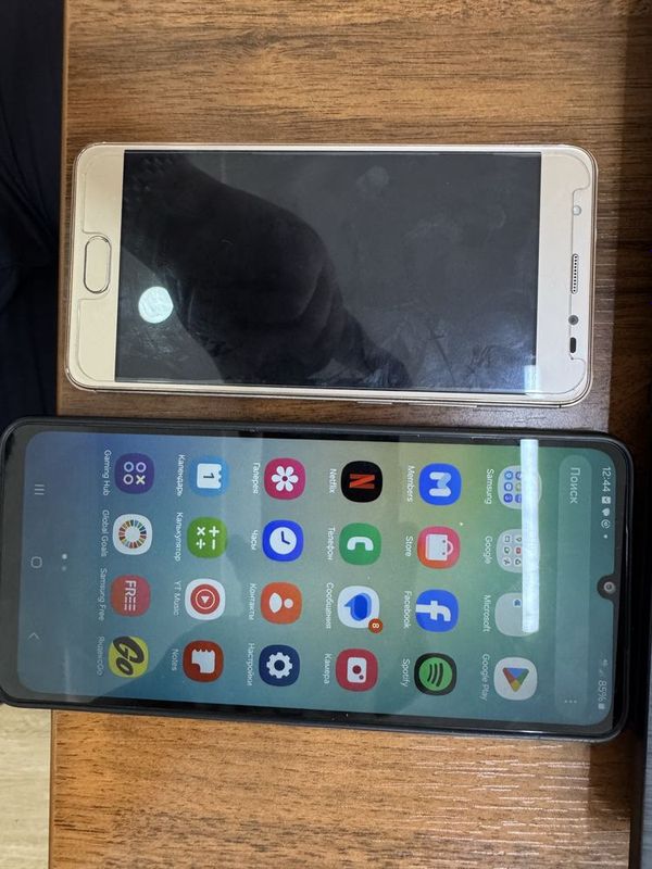 Samsung A06 va Artel P5 Samsung A06 va Artel P5