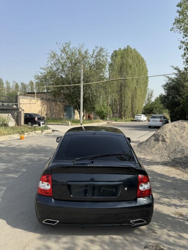 Lada priora xechbek sotiladi Lada priora xechbek sotiladi