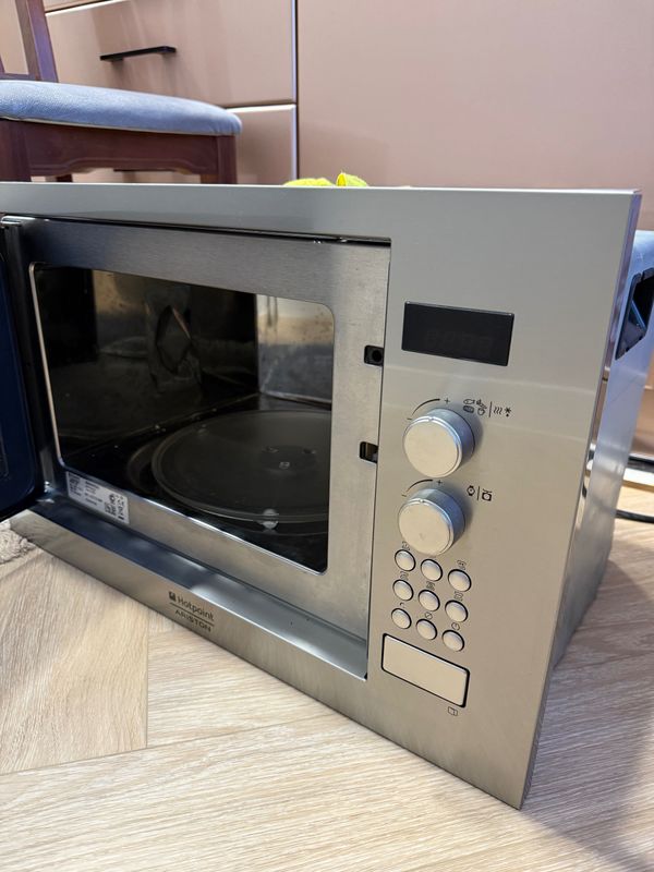 Микроволновка Hotpoint Ariston