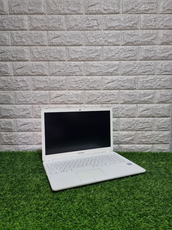 Samsung идеалл холатда Core i3 офис,Photoshop,трейдинг ишлари учун.