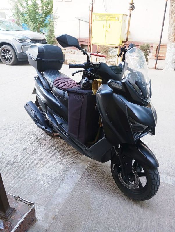 Skuter Q max stelmax 150 cc