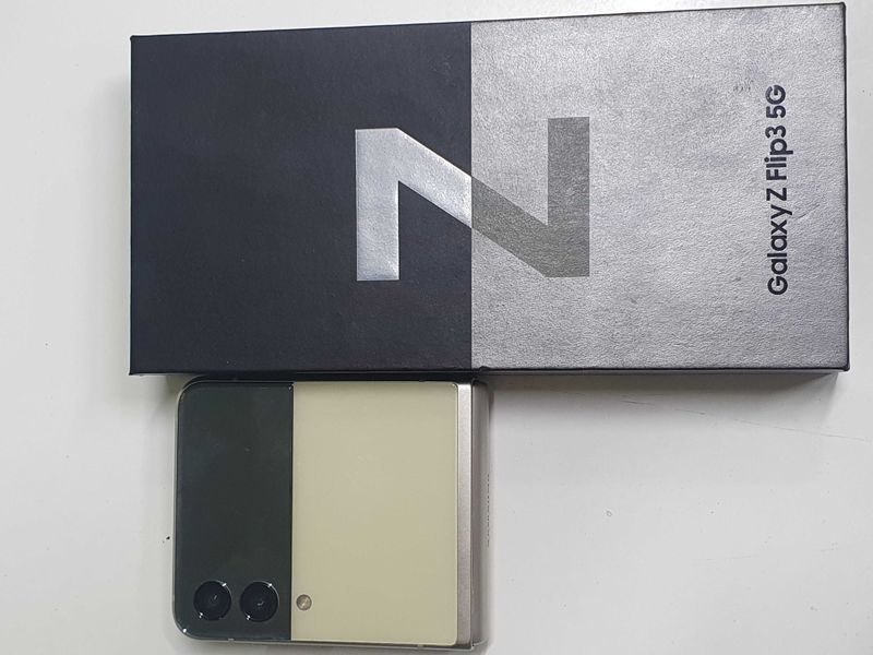 Samsung galax Flip 3 5G Samsung galax Flip 3 5G