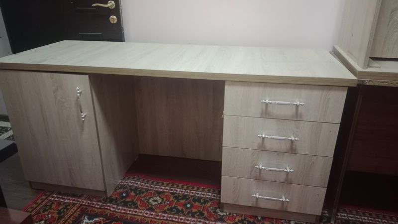 стол сотилади