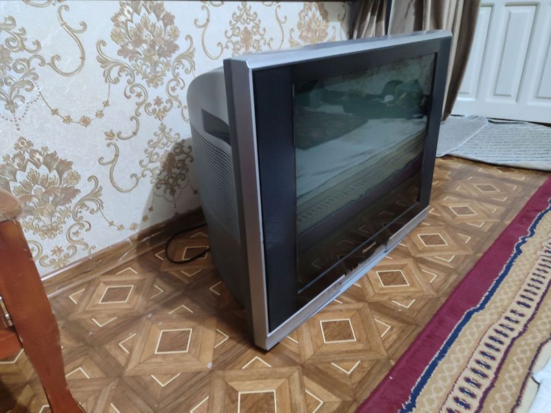 Televezor sotiladi rangli katta ekranli, aybi yo'q Televezor sotiladi rangli katta ekranli, aybi yo'q