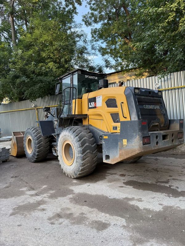Продается погрузчик Shantui L55-B5 Продается погрузчик Shantui L55-B5