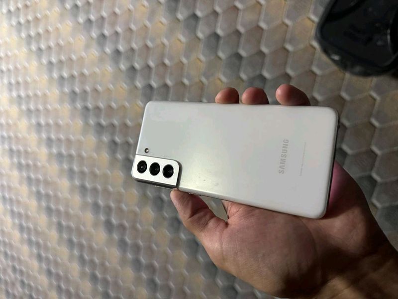 Samsung S21 holati zor 8/256GB garantiya kelishamz Samsung S21 holati zor 8/256GB garantiya kelishamz