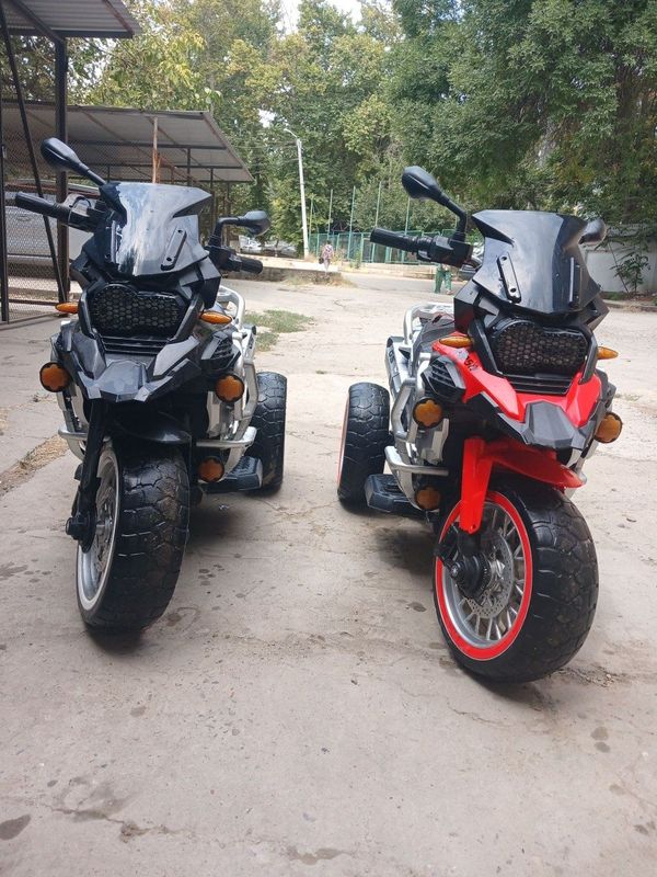 Mototsikl va velosipedlar sotiladi